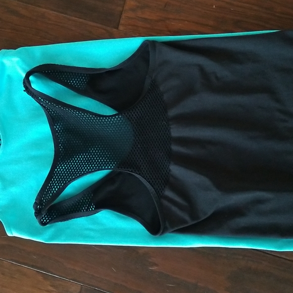 Pair of Aero sport tanks - Picture 3 of 5